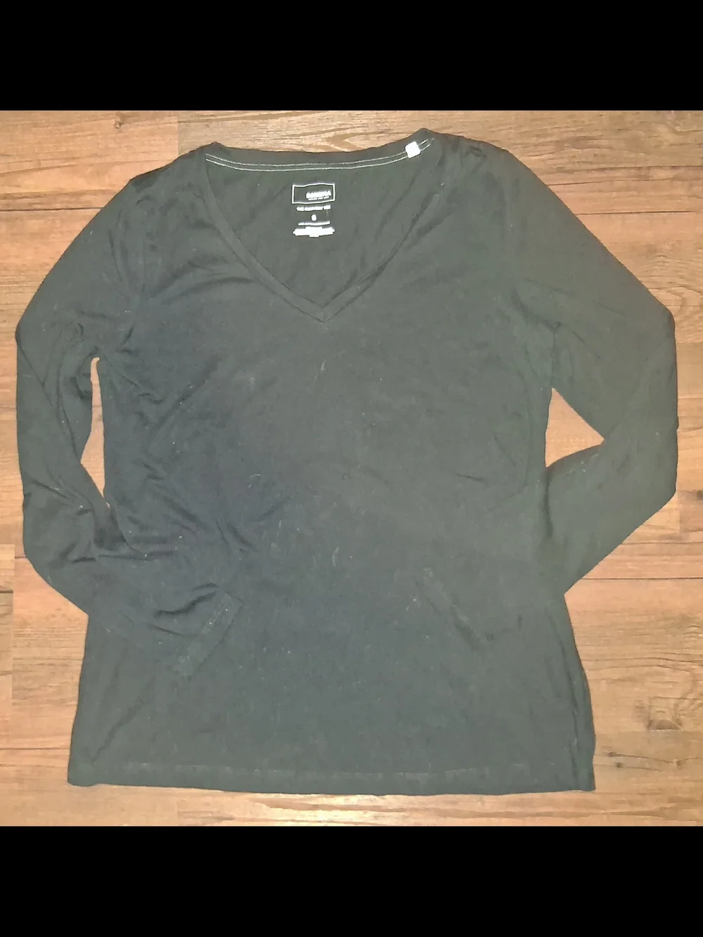 Women's Black V-Neck Long Sleeve Top